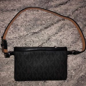 Micheal kors wristlet